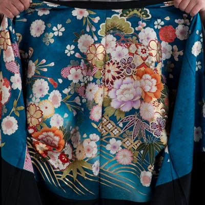 専用　振り袖手描き総柄金総柄反物　正絹 正絹振袖 女性着物 手描き 沼取りに季節草花 | 男着物の加藤商店